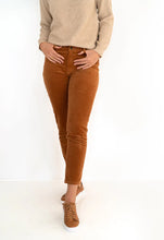 Load image into Gallery viewer, Humidity Queen Cord Jean- caramel